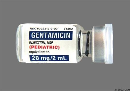 Klasický přístup Dvoukompartmentový model Gentamicin - po IV injekci koncentrace klesne velice rychle s poločasem eliminace cca 2h.