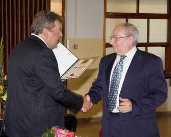 Nový prezident Rotary klubu Nové Zámky Milan Hrdlík. Spoznal som ho ešte ako rodič. Spoločenské zriadenia sa menili, ale jeho tvár a ľudský prístup uňho vždy ostali, povedal primátor mesta 30.