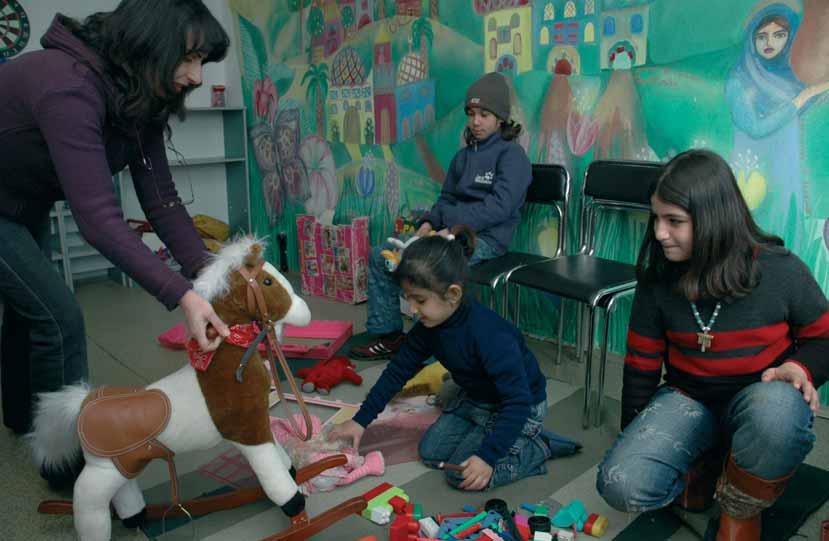 În 2006, Bulgaria a introdus Programul Naţional pentru Integrarea Refugiaţilor (PNIR), care prevede lecţii de limba bulgară, o bursă zilnică (în valoare de 1.