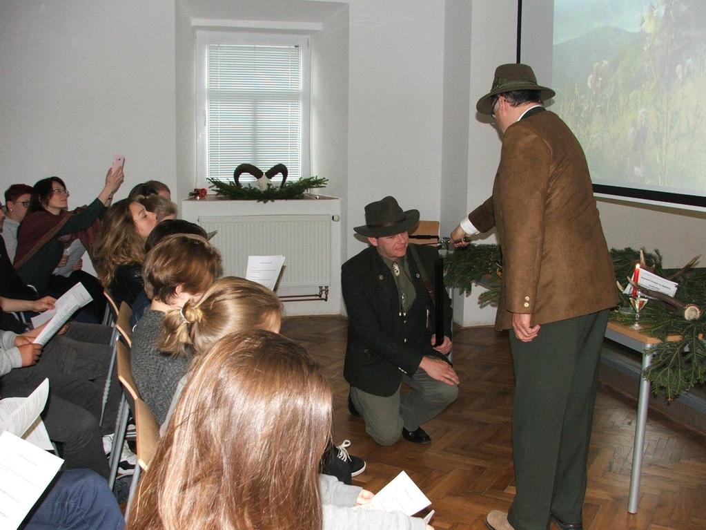 Střední škola zemědělská a veterinární Lanškroun Vyvrcholením dne pak byla česká tradiční ceremonie Pasování na myslivce.