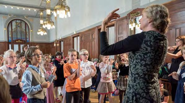 Symfonický orchestr hl. m. Prahy FOK se systematicky věnuje výchově mladého publika. Je jedním z nejvýznamnějších organizátorů pořadů pro děti a mládež v České republice.
