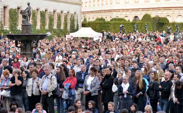 2. Osmdesát let Symfonického orchestru hlavního města Prahy FOK Symfonický orchestr hlavního města Prahy FOK se proměňuje. V jednom kalendářním roce se prolínají dvě koncertní sezóny.