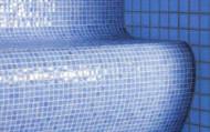 LEPENÍ SKLENĚNÉ MOZAIKY Pokládku skleněné mozaiky v bazénech provádějte s použitím cementového lepidla Adesilex P10 smíchaného s přísadou
