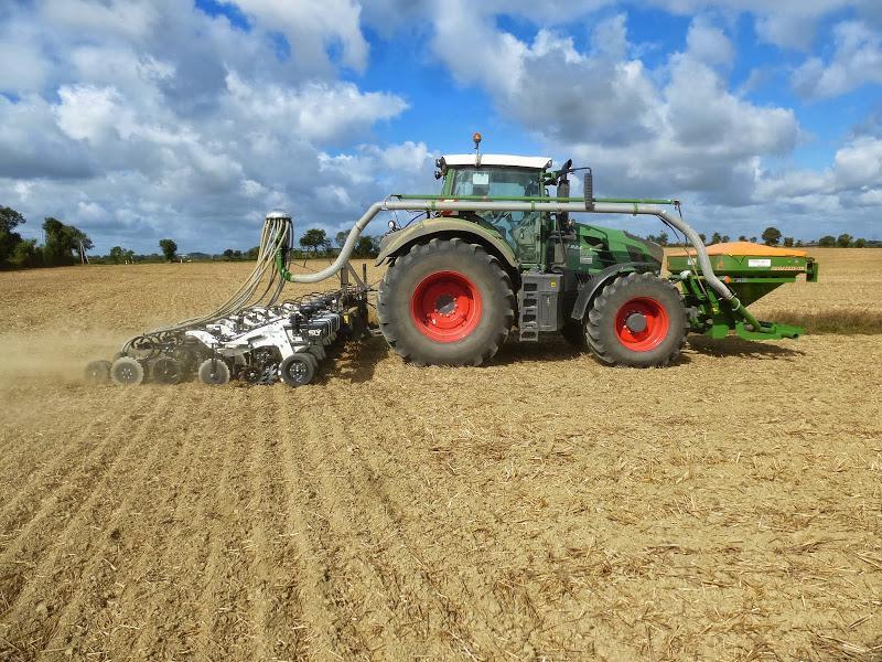 Pevná (granulovaná) hnojiva se ukládají v jedné vrstvě v množství až do 400 kg/ha. Tekutá průmyslová hnojiva (čpavek) je možné ukládat do dvou vrstev nad sebou.