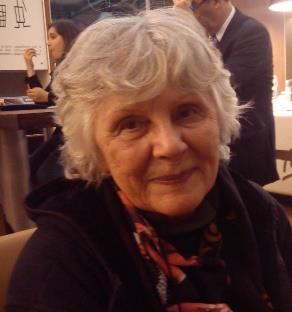 Alena Pávková 347 Alena Pávková se narodila v roce 1937. Její maminka pocházela z Holčova Jeníkova, tatínek byl původem z Mukačeva, oba měli základní vzdělání a byli římskokatolického vyznání.