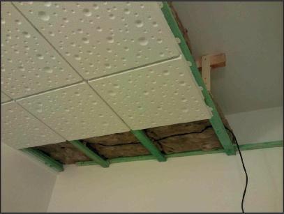 Znížené stropy Ak potrebujeme znížiť strop v byte napríklad o 50 cm, môžeme použiť opäť plastové stropné podhľady.