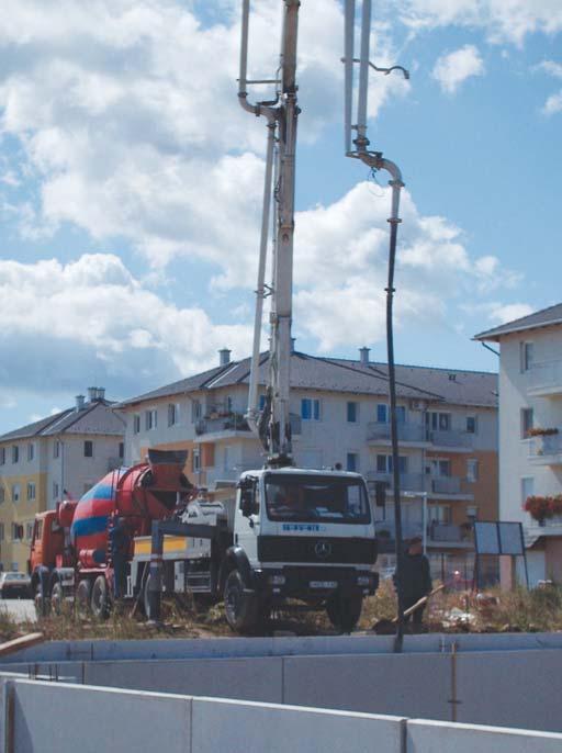 Hadica betón pumpy musí byť umiestnená zvislo, priamo nad miestom budúceho betónového jadra.