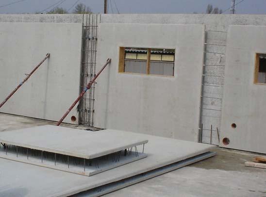 Sortiment vyrábaných prefabrikovaných stien: filigránové steny (LKF) plné stenové panely (LTF) sendvičové steny (LSF) Prefabrikované stenové prvky LEIER sú veľkoplošné železobetónové stenové panely