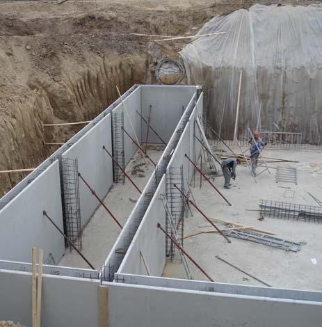 Takýmto spôsobom je možné vytvoriť aj napojenie rohov, resp. napojenie jednotlivých stien. Vonkajší panel je dlhší o šírku steny, ktorá je na danú stenu napojená (v prípade kolmých stien).
