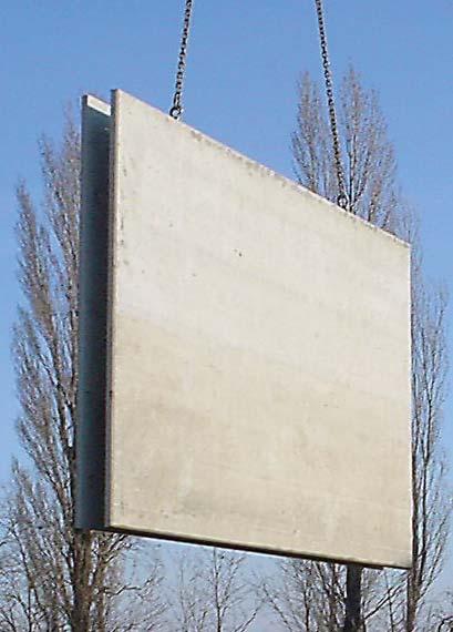 zvyčajne elipsou alebo trojuholníkom). Háky žeriava sa zaháknu do potrebných zdvíhacích ôk osadených do panela. Ostatné panely, ktoré sa nedvíhajú, je potrebné dočasne zabezpečiť proti posunutiu.