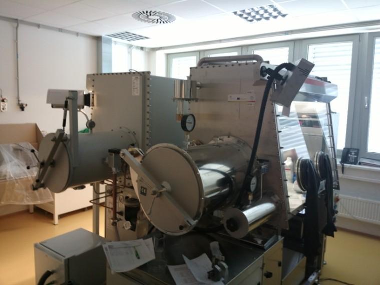 6 Použité zařízení a elektrochemické měřící metody Jeden z důležitých prvků při konstrukci lithium-iontových článků je dodržení prostředí bez vlhkosti při manipulaci s elektrodovými