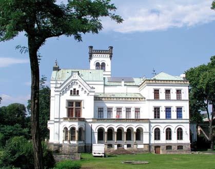 Muzea Musées Ústecké městské muzeum spravuje rozsáhlé sbírky archeologické, historické, umělecké a přírodovědné.