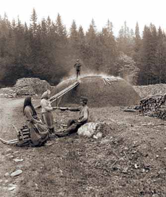 první fotografové Krkono Franti ek Krátk František Krátký: Turistky na Sněžce, kolem 1890 V průběhu druhé poloviny 80. let 19.