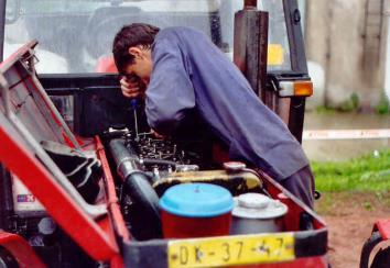 2. učebný odbor 2466 H 04 MECHANIK OPRAVÁR - LESNÉ STROJE A ZARIADENIA Absolventi učebného odboru mechanik opravár vykonávajú technickú údržbu, zisťovanie porúch, opravy,