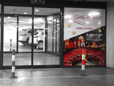Prenájom: 230,- EUR/ mesiac/1plocha Veľkosť skla: 1,75x2,2m Prevedenie:
