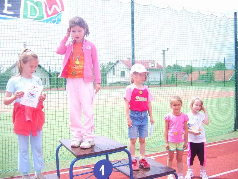 Materské školy - Skok do diaľky - dievčatá 1. Maximová Miroslava (MŠ, Železnič.riadok) 1,65 m 2. Rovderová Terézia (MŠ, Ul. G. Hermana) 1,57 m 3. Prílohová Laura (MŠ, Francisciho ul.) 1,56 m 4.