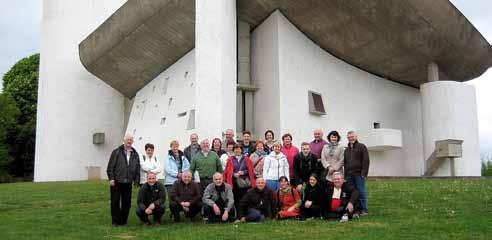 maj 2014 DRUŠTVA 13 Turneja po Franciji, Švici in Italiji Člani moškega pevskega zbora Janko Kersnik iz Lukovice smo se skupaj s prijatelji med 25. in 30. aprilom mudili v tujini.