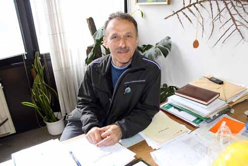 14 intervju Rokovnjač Intervju: Bogdan Bartol, Zavod za gozdove Slovenije Žled je pospravil štiri letne poseke V začetku februarja je velik del Slovenije prizadela ledena ujma.