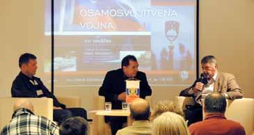 maj 2014 DRUŠTVA 17 Pogled v zakulisje osamosvojitvene vojne 1991 V marcu smo veterani vojne za Slovenijo v prostorih Knjižnice Domžale organizirali pogovor z nekaterimi akterji osamosvojitvene vojne.