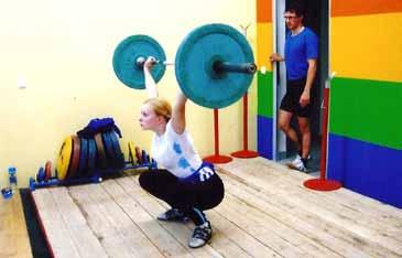 Poleg ukvarjanja z atletiko je za osnovnošolsko ekipo nastopila tudi v košarki in rokometu ter tekmovala tudi v badmintonu in odtekla kakšen šolski kros.