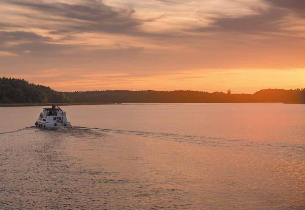 7dobrých důvodů K DOVOLENÉ NA HAUSBÓTECH LOCABOAT 7 ServiS k VAŠÍ pohodě Od první konzultace, rezervace a příjetí v přístavu, ale také během plavby - náš tým je pozorný a nápomocný.