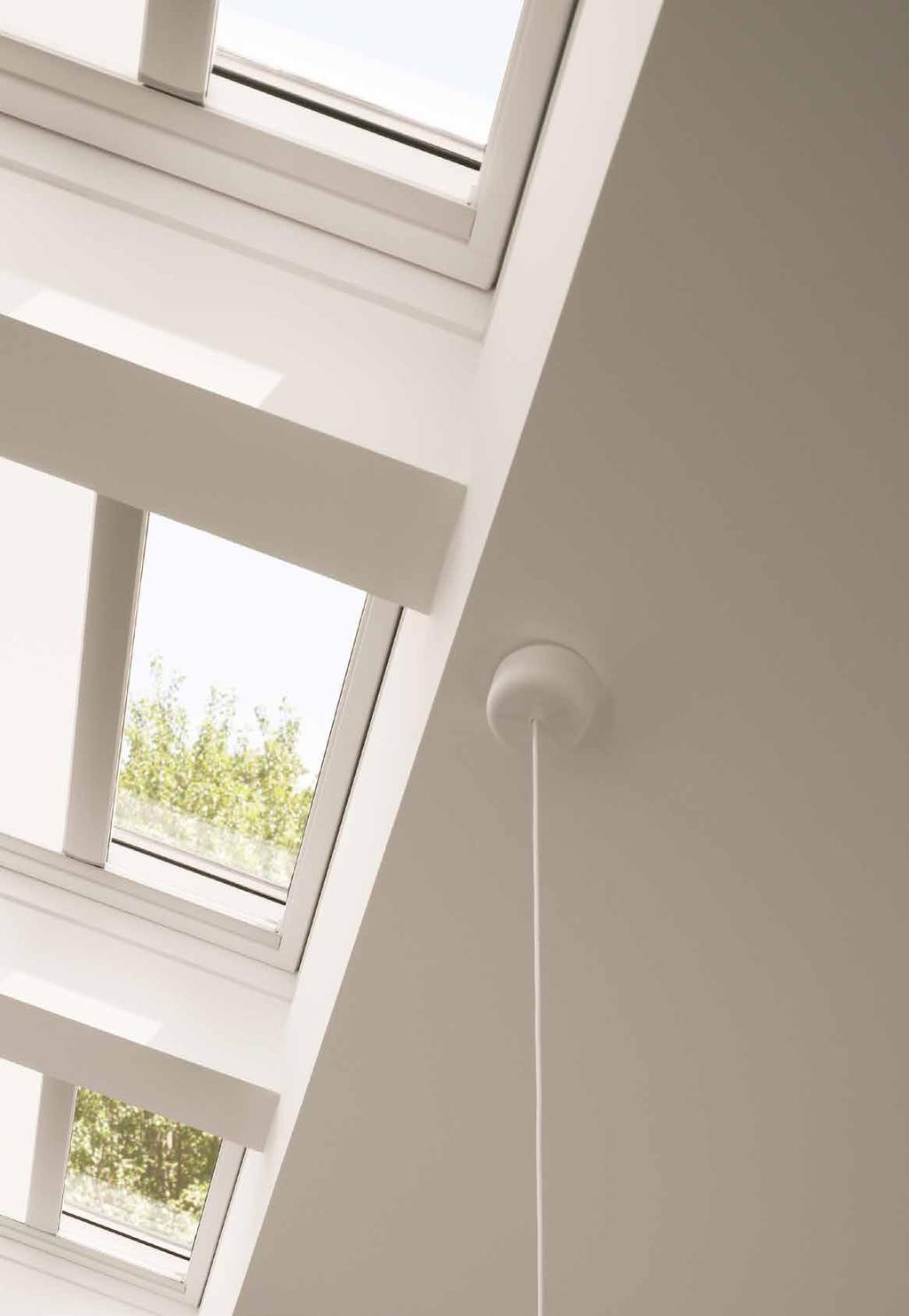VELUX rolety a žaluzie Zde můžete začít s prohlídkou rolet a žaluzií VELUX 4 Zajištění komfortu v interiéru ze dvou stran 6 Elektricky ovládané výrobky VELUX INTEGRA 7 Automatizované výrobky VELUX