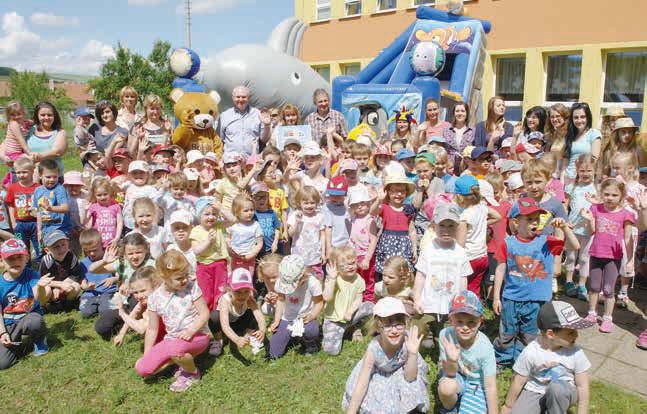 Nakonec nás slzičky štěstí vítaly v každé z nich, přesto nejvíce dárků, včetně nábytku od firmy Bobík a zahradní párty k Mezinárodnímu dnu dětí, si 1. června užily hlucké děti!