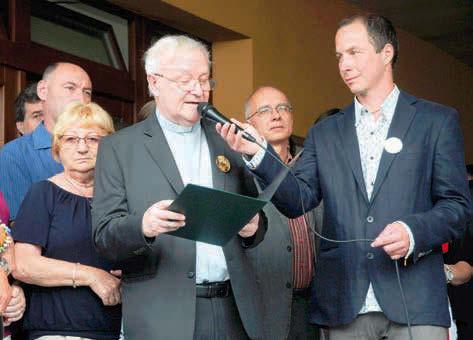 Přijelo také hodně církevních hodnostářů včetně bývalého trnavského arcibiskupa Róberta Bezáka, za politiky pak exposlankyně Marie Šojdrová.