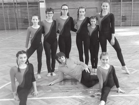 nabídli bonbónek prostřednictvím skvělého videa z lyžařského kurzu, představili nováčky pedagogického sboru, motivovali jsme výkony z olympiády a přišli s novou podobou štafetového kolíku.