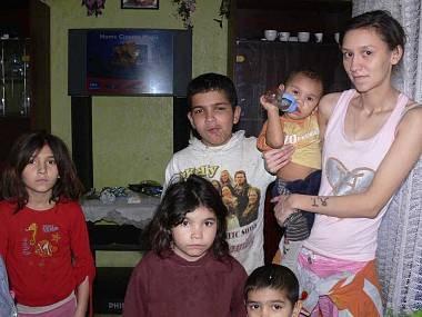 Společnosti se vyvíjí od primitivních, kde je ekonomickými faktory omezována pouze