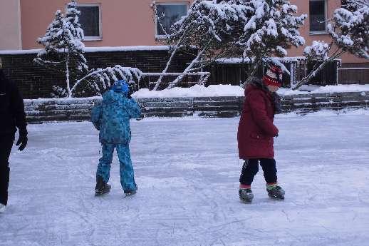 Život v Návratu lednové bruslení 8.