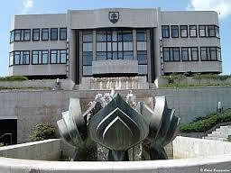 Bratislava- Národná rada 1. Kedy ste navštívili Národnú radu v Bratislave? Dňa 15. októbra 2014. 2. Ako ste tam cestovali? Išli sme vlakom s pani učiteľkou Slezákovou a s pani zástupkyňou Šechnou. 3.
