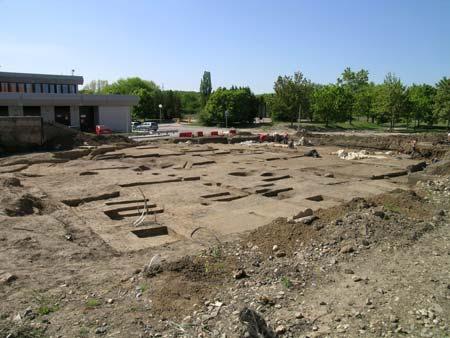V částech plochy, kde byly zachovány zbytky holocénního půdního horizontu, byla vytyčena síť čtverců 1 m x 1 m, které byly odebírány po mechanických vrstvách 10 cm.