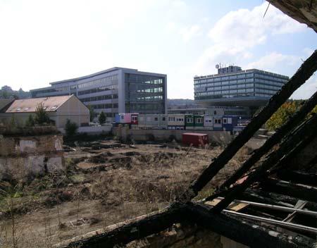 P071/2007, Praha 6 Vokovice, Ke Dvoru Vokovický dvůr čp. 17 a 18, parc. č. 624, 625, 626/1, dostavba areálu, tři nové objekty Rozsáhlá plocha dvou historických usedlostí čp. 17. a čp.