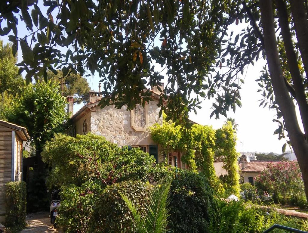 CIA Centre international Antibes Škola na kopci Saint- Jean kousek od centra Antibes Přátelské prostředí, skvělí učitelé a