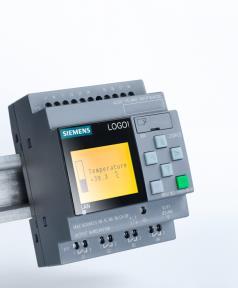 LOGO! 8.2 Inteligentní relé Ethernetové připojení Barevné podsvícení displeje Komunikace Modbus TCP Uživatelsky definované webové stránky pozor změna objednacího čísla! LOGO!