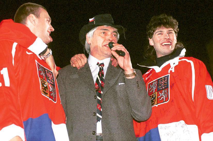pohled hráče Ivan Hlinka. Legendární kouč vedl útočníka v reprezentaci, potkali se i v Pittsburghu. Souhra s Mariem Lemieuxem Ivan Hlinka dal dohromady výbornou lajnu Lang Straka Kovaljov.