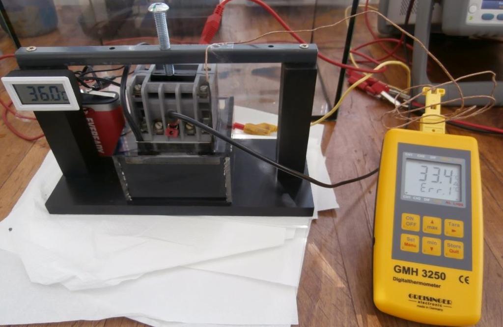 6.4 Vliv teploty na dobu sepnutí Při tomto měření bylo nastaveno konstantní budící napětí na hodnotu U = 140 V.