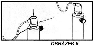 Vložte UV zářivku do křemenné trubky, která se už nachází uvnitř reaktoru, a ujistěte se, že zářivka je zasazena do konce, ale nepoužívejte nadměrné násilí!