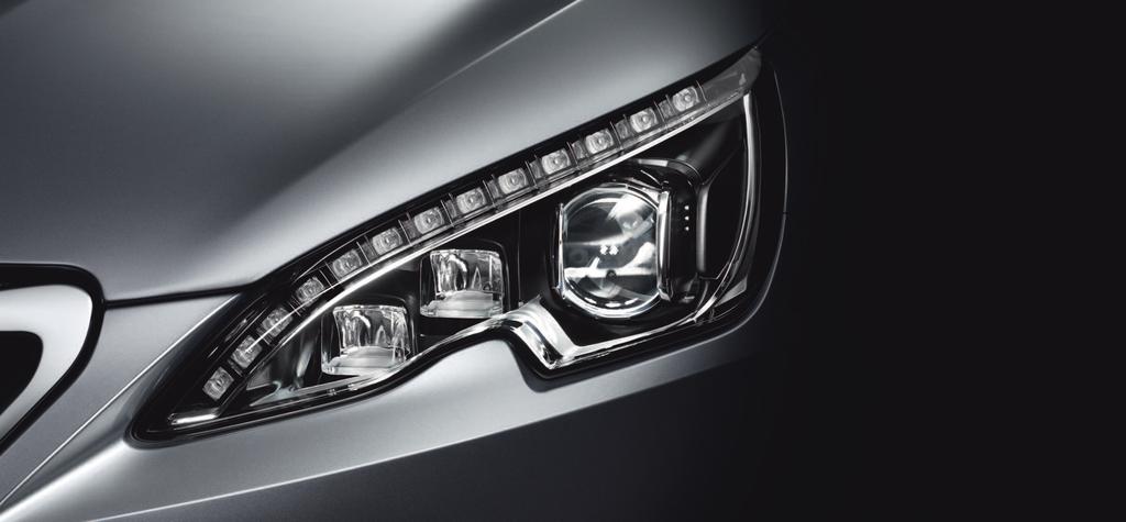 TECHNOLÓGIA FULL LED * Svetelný podpis s modernou estetikou je majstrovský technický kúsok prekonávajúci štylistické kódy automobilov.