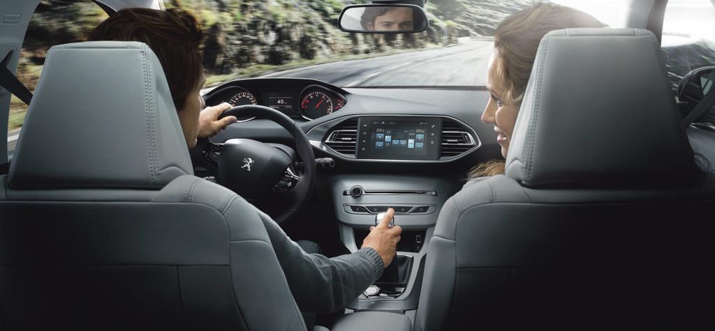 NOVÁ PODOBA CESTOVANIA Ľahký, kompaktný a bezpečný PEUGEOT 308 využíva celé know-how značky v oblasti podvozkov v záujme mimoriadnych dynamických vlastností.