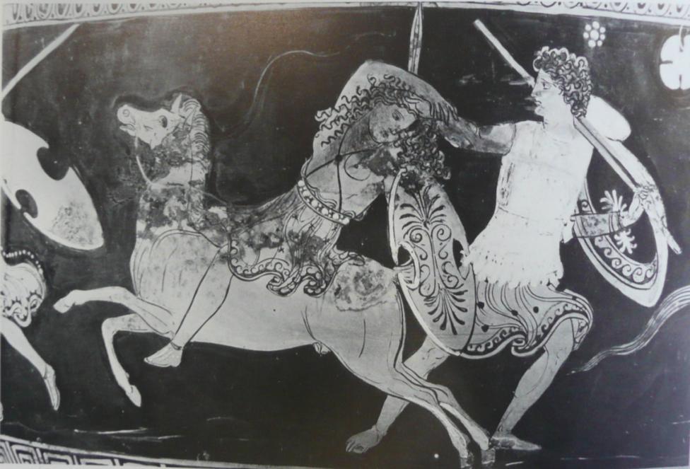 Schéma č. 6 - Bojovník strhávající Amazonku z koně Tato scéna probíhá tak, že řecký bojovník drží Amazonku za vlasy a tím ji strhává z jejího koně. Tento výjev je častěji vyobrazován v sochařství.