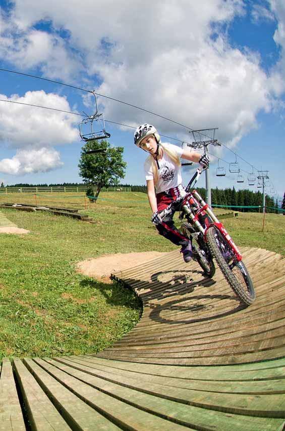 Uniorjev program Turizem in Bike Park Rogla Med vse pomembnejšimi programi družbe Unior je turizem, ki se od sedemdesetih let razvija na osnovi naravnih danosti bližnje okolice in Pohorja.