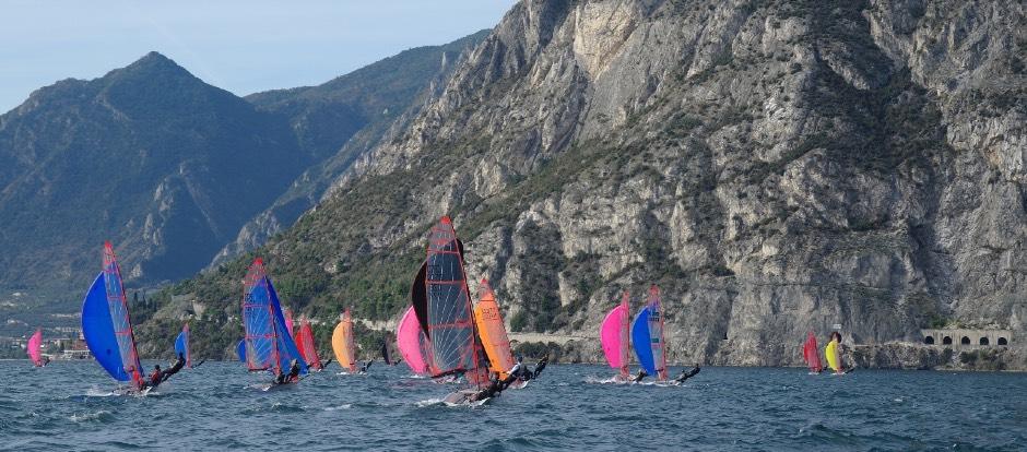 které bude pod vedením Mattea Ferraglia (trenér US Nacra 17 týmu a úspěšný reprezentant). V prosinci pak zamíří Šimon Mareček a Jan Svoboda na mládežnické mistrovství světa do čínské Sanye.