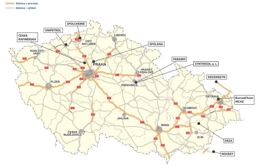 uplatnit na trhu. Například Spolchemie v Ústí nad Labem disponuje volným vodíkem v množství až 2000 m 3 (N)/hod (asi 4 tuny/den, které by FCEV umožnily nájezd přes 400 tis. km/den).