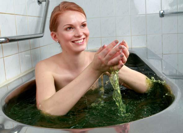 Po koupeli se nedoporučuje osprchování, aby se zachoval účinek vstřebaných látek. Následuje relaxace v suchém ovinu.