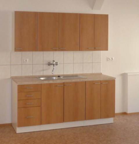 v Českých Budějovicích Strana 2 (celkem 7) cabinets are here because their upper cabinets are hung on the walls and bottom cabinets are connected to water and sanitation in the case of a hood on