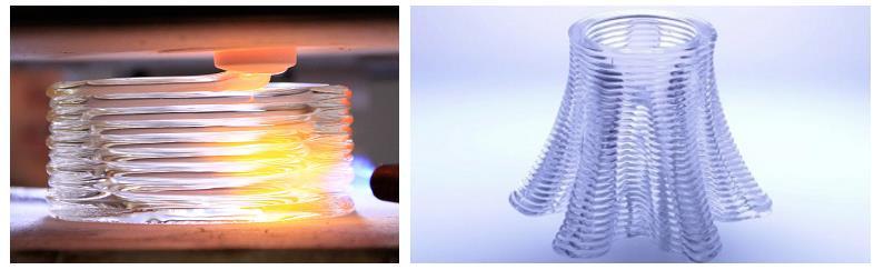 Obr. č.22 3D tisk ze skla [34] 3.3.4. 3D tisk ze dřeva Výrobek vzniká nanášením tenkých vrstev dřevěných pilin s příměsí látky, která po nanesení vodního aerosolu vrstvu zpevní.