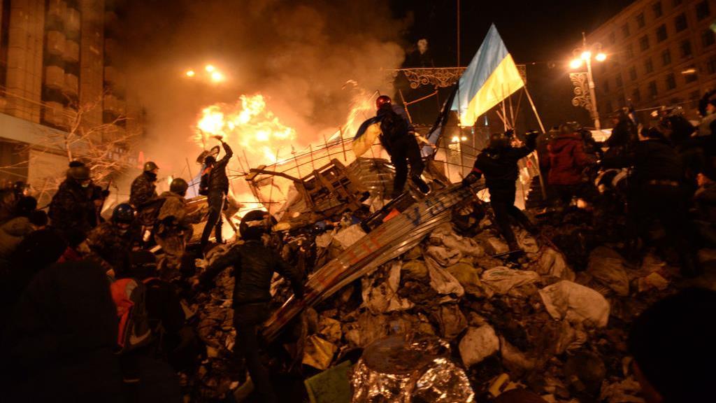 Majdan byla série dlouhotrvajících masových občanských protestů a občanské neposlušnosti na Ukrajině, které začaly v noci 21.