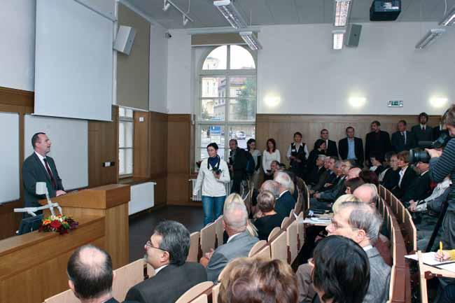 11 In the autumn the Senate responded to the new amendment of regulations concerning the common stems as defined by the postgraduate training schemes for doctors.